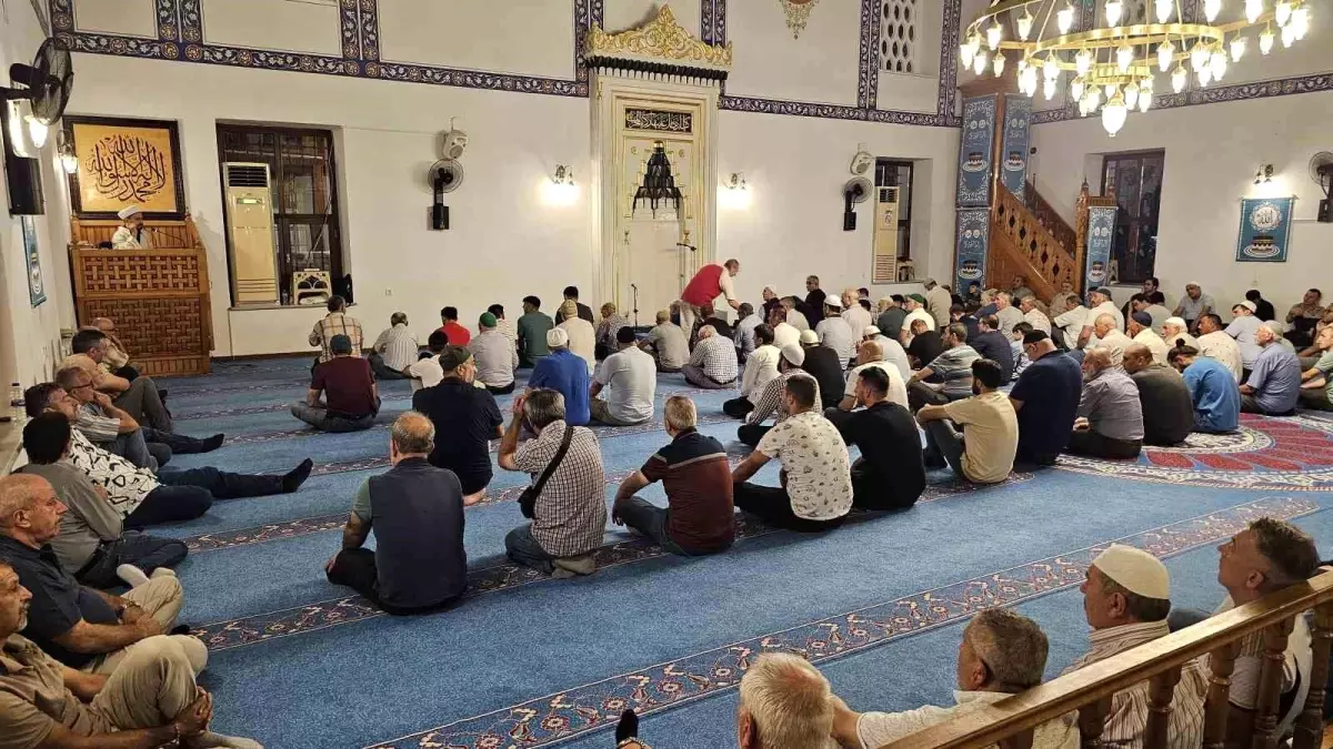Mevlid Kandili’nde Camiler Dolu