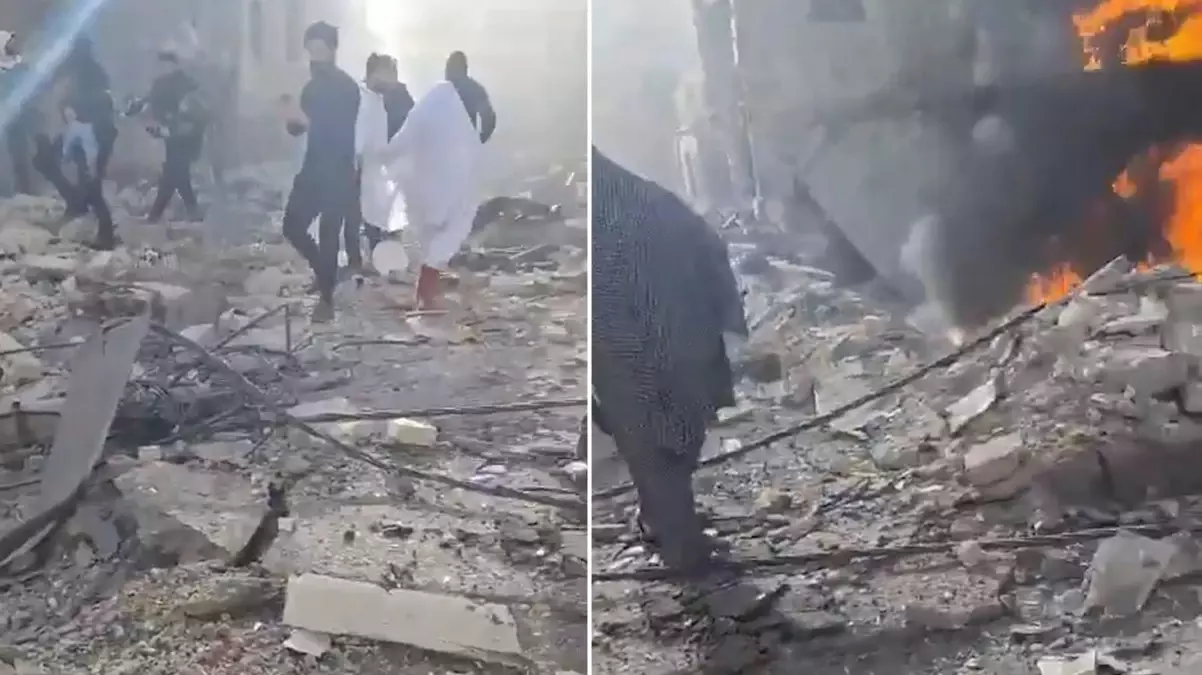 Suriye’de Esad rejimine ait savaş uçakları, muhaliflerin kontrolündeki İdlib merkezine bomba yağdırdı