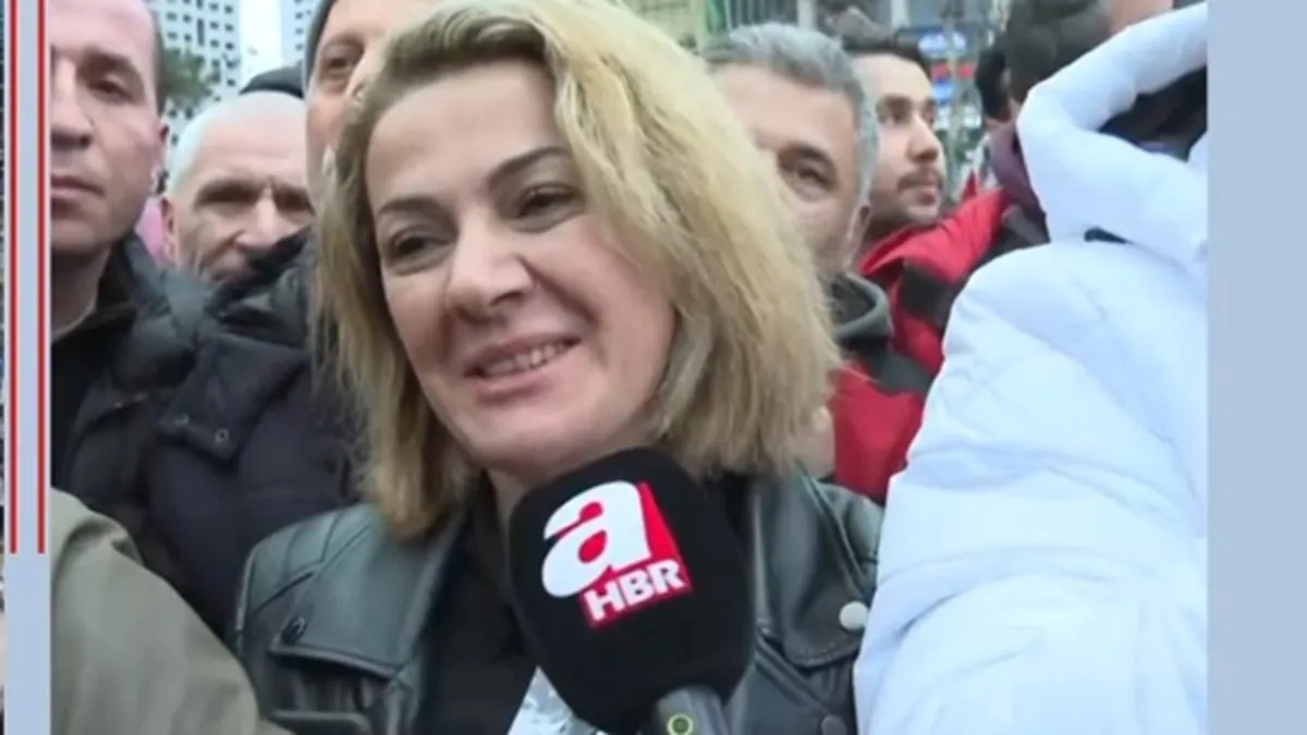 Arabeskin Kralı Ferdi Baba’ya veda günü! Hayranları akın akın geldi: “Onun şarkılarıyla aşık olduk…”