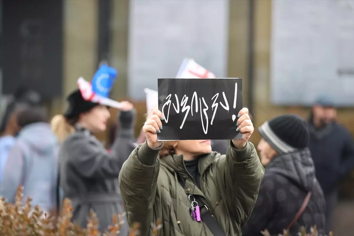 Gürcistan’da AB Protestosu: 3 Saatlik Grev