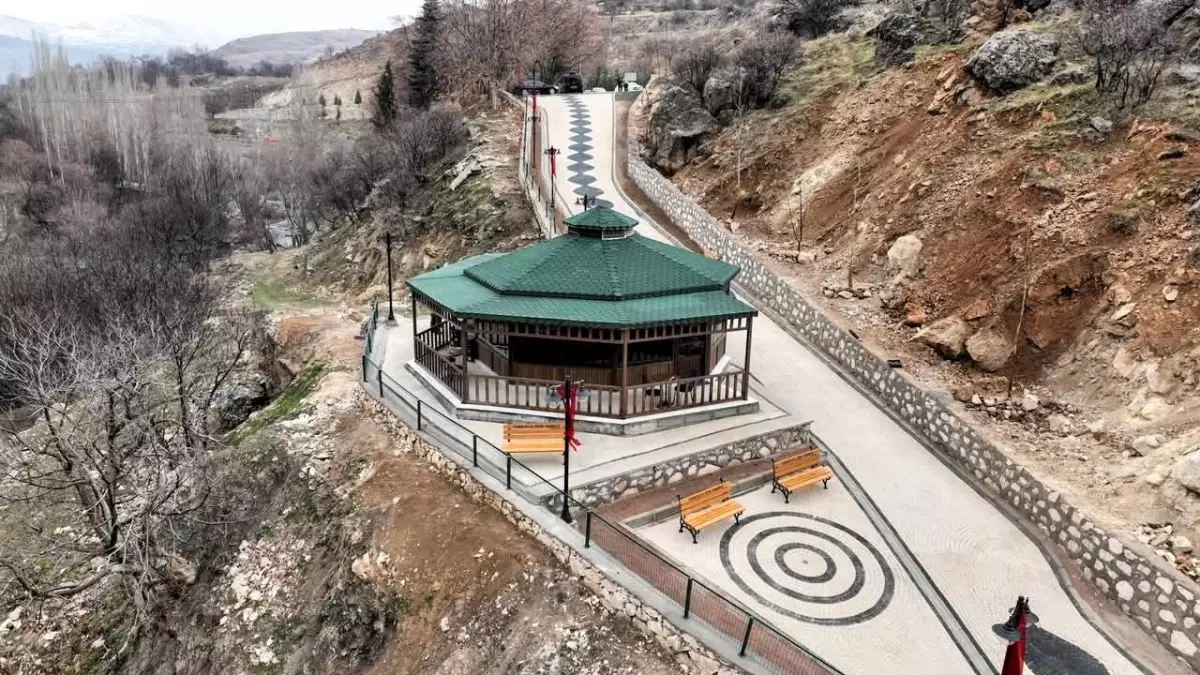 Çemişgezek’te Kitap Kafe Açıldı