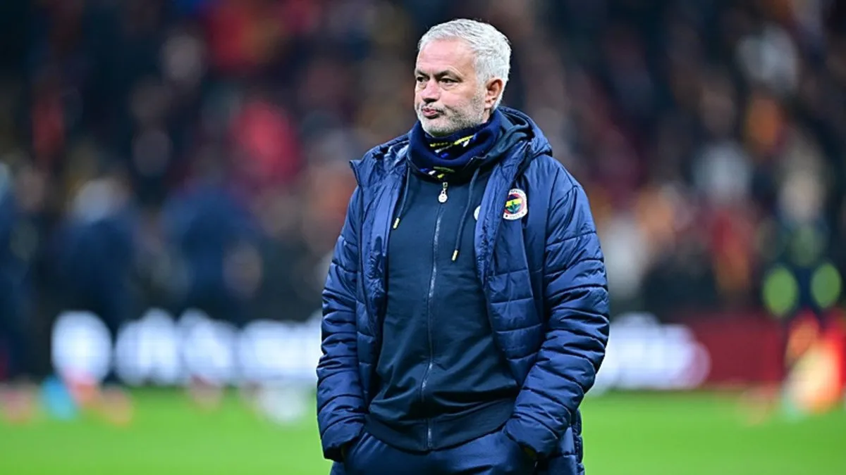 SON DAKİKA: Mourinho’dan Okan Buruk’a olay gönderme! “Kulübede hakemin başında maymun gibi zıplıyorlardı”