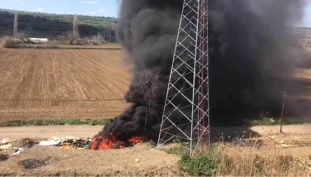 Tekirdağ’da atık lastikler alev alev yandı